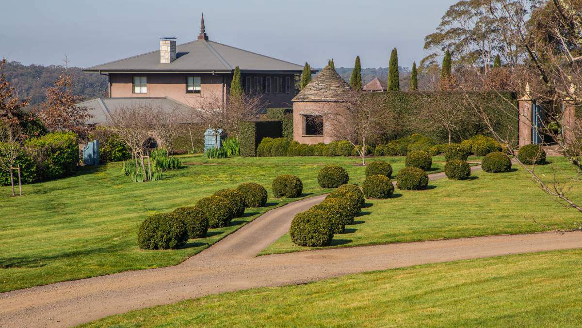 Paul Bangay modern country gardens house side perspective