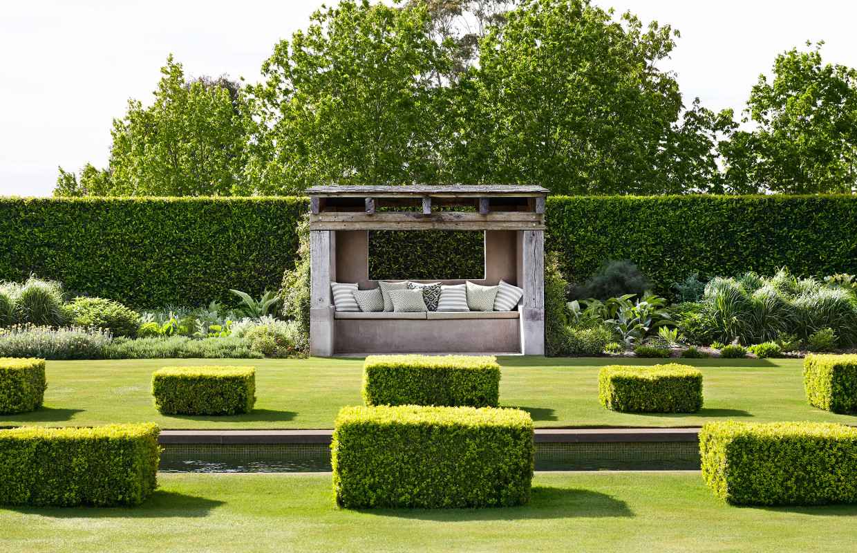 Paul Bangay Stonefields rear garden seating